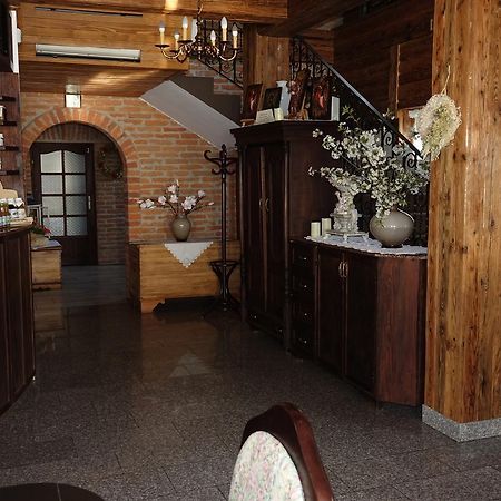 Gosciniec Dworski W Ropie - Pokoje Goscinne Ropa Extérieur photo