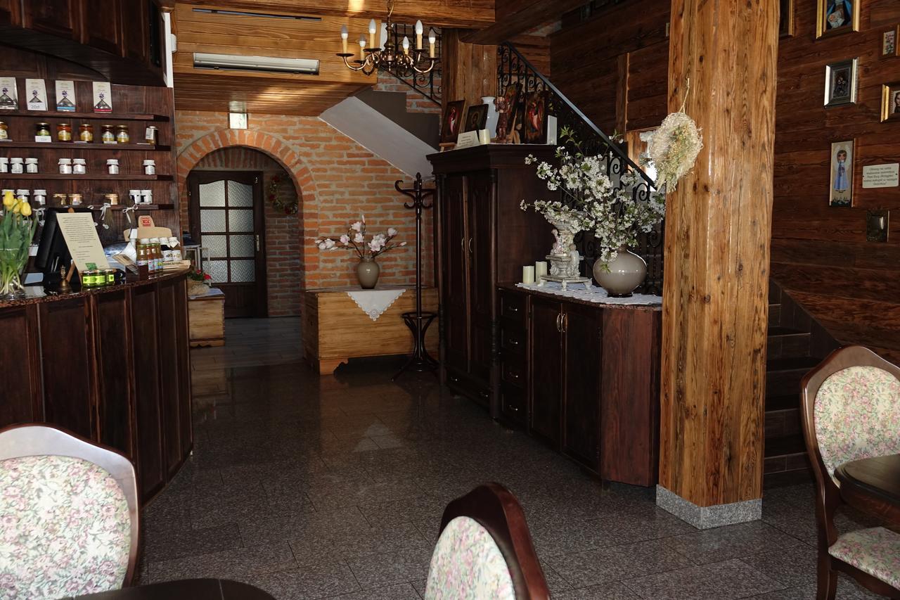 Gosciniec Dworski W Ropie - Pokoje Goscinne Ropa Extérieur photo